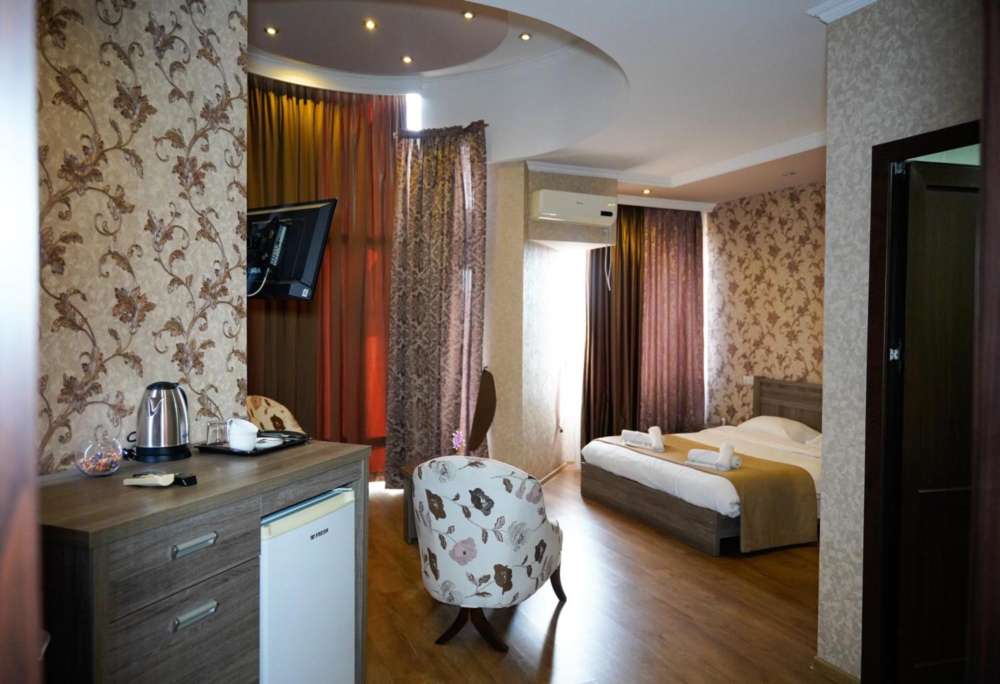 Hotel Monopoli Kutaisi Exterior foto